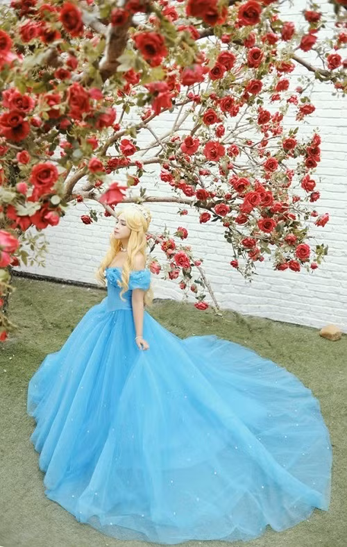  Bộ phim Cinderella - Nàng Lọ lem vừa công chiếu chưa lâu nhưng hình tượng nữ nhân vật chính đã ngay lập tức quyến rũ, làm mê mẩn nhiều bạn trẻ Việt.