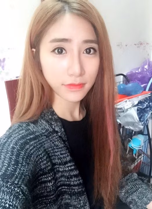 Vũ Quỳnh Trang, cô gái đến từ TP HCM, mới đây gây xôn xao mạng Việt qua những bài đăng, hình ảnh so sánh khuôn mặt cô với Sơn Tùng MTP do dân mạng chia sẻ.