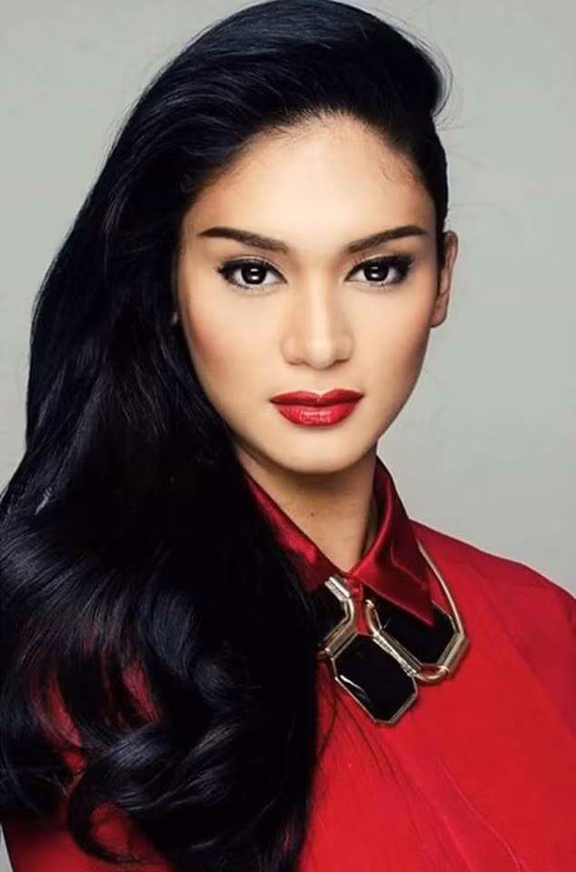 Pia Wurtzbach được xếp vào hàng "lão làng" giàu kinh nghiệm khi đã từng 3 lần dự thi Hoa hậu Hoàn vũ. Thành tích cao nhất của Pia là lọt vào top 5 người đẹp nhất năm 2013.