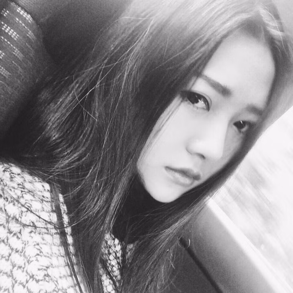 Trên một số trang báo Trung Quốc, vẻ đẹp của Vy Ngọc còn được so sánh với nữ ca sĩ Trương Lương Dĩnh.