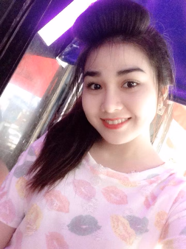 Việc được so sánh với một người rất nổi tiếng như Ngọc Trinh khiến Kiều Ni vừa ngượng ngùng nhưng cũng cảm thấy rất thú vị. Cô nàng từng có kỷ niệm được một số vị khách trẻ trong club xin chụp hình chung và nhầm lẫn nữ DJ với Ngọc Trinh.
