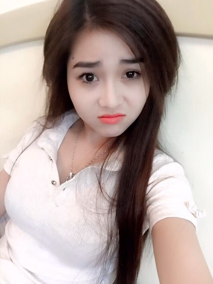 Hiện tại, ngoài làm DJ trong các quán bar, club ở TP HCM, Kiều Ni thỉnh thoảng còn tham gia làm diễn viên trong một số clip, MV ca nhạc.