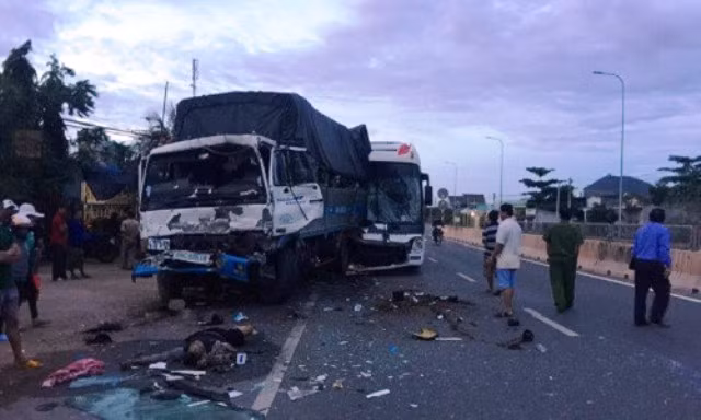 Ngay dau ky nghi Tet Duong lich, 27 nguoi chet vi TNGT