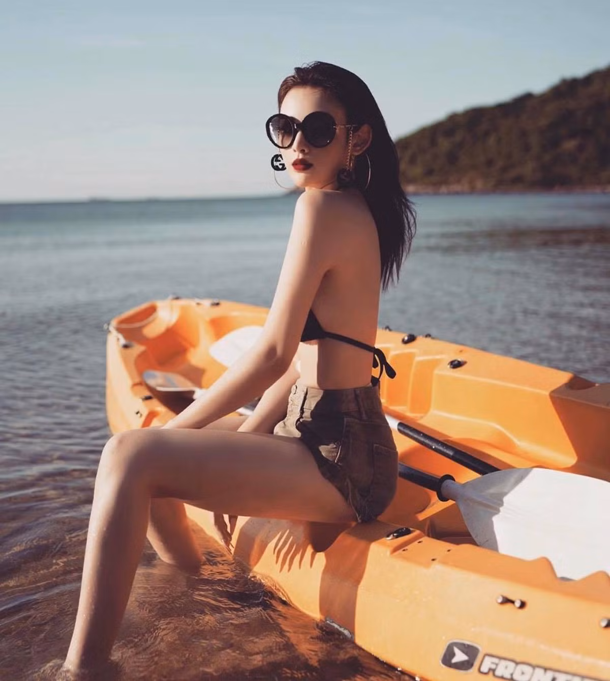 Làm trong lĩnh vực làm đẹp nên không lạ lẫm khi thấy cô nàng cực kỳ chăm chút cho bản thân.