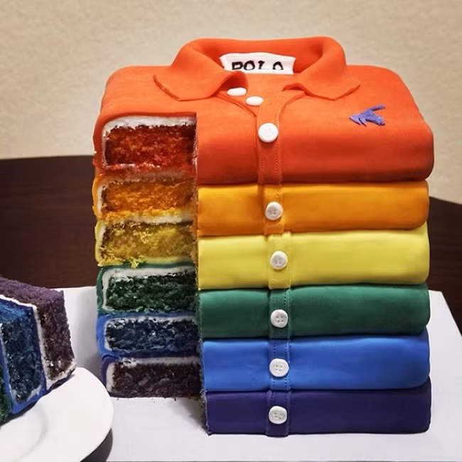 Bánh kem đầy màu sắc của những chiếc áo phông Polo.