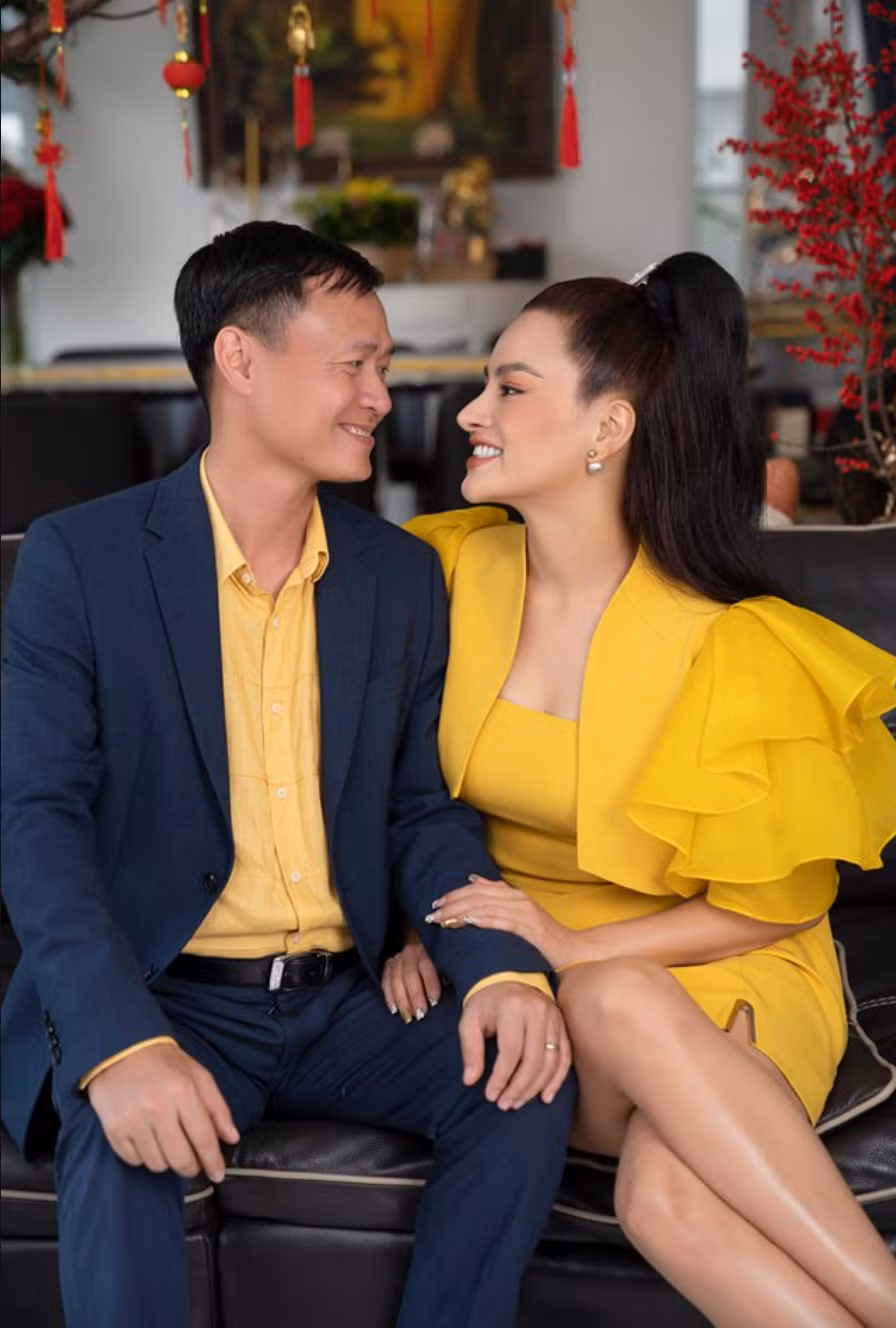 Trong 13 năm bên nhau, Vũ Thu Phương và chồng đại gia trở thành hình mẫu gia đình hạnh phúc, thường xuyên xuất hiện cùng nhau trong các sự kiện và chia sẻ những khoảnh khắc ngọt ngào trên mạng xã hội. Ảnh: FB Vũ Thu Phương