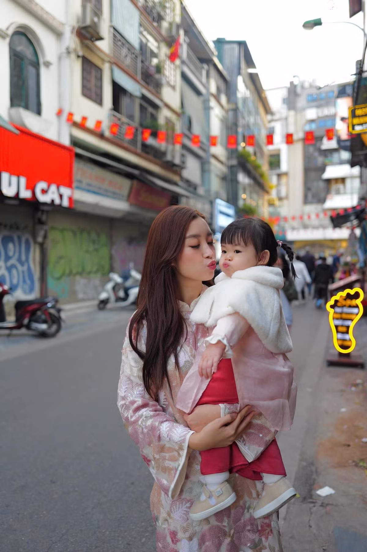 Sau khi kết hôn, Hoa hậu Việt Nam 2016 dành phần lớn thời gian vun vén cho tổ ấm nhỏ. Ảnh: FB My Linh Do