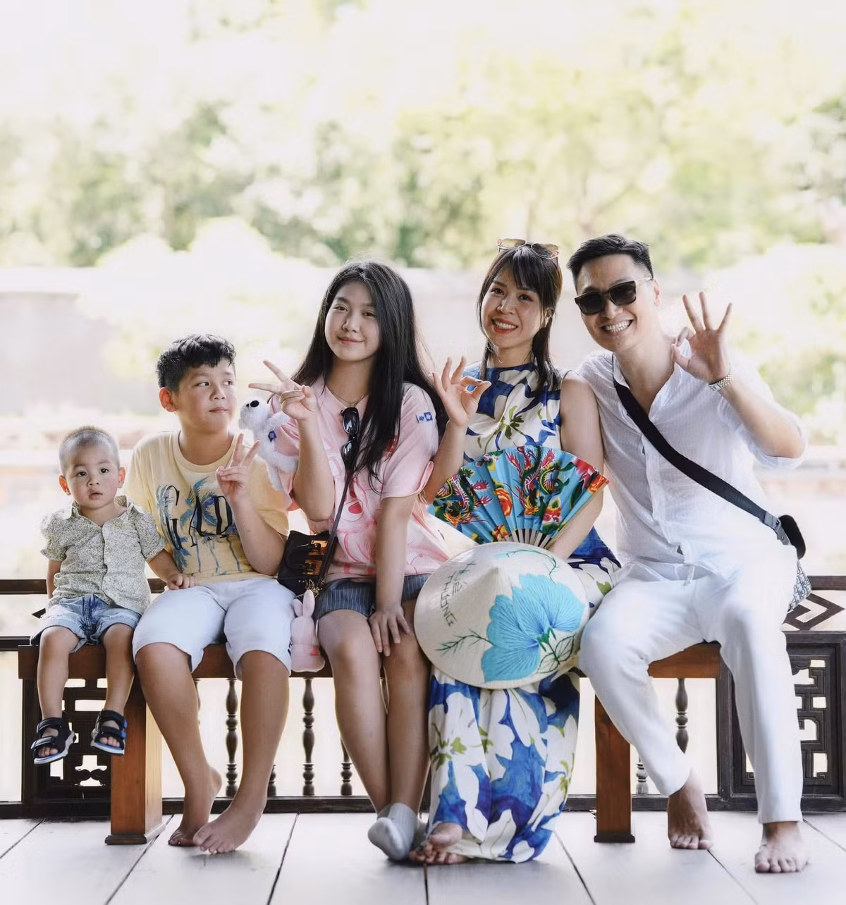 Mạnh Trường khoe hình ảnh những chuyến du lịch trong và ngoài nước cùng gia đình. Ảnh: FB Nguyen Manh Truong