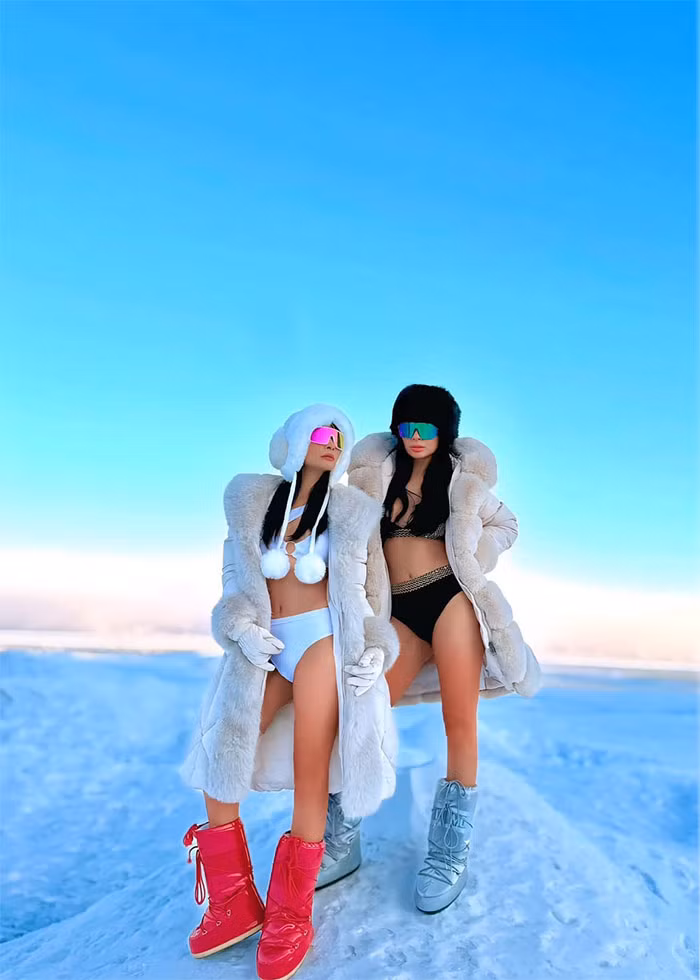 Hai cựu người mẫu Thúy Hằng - Thúy Hạnh đã có chuyến du lịch đáng nhớ tại hồ Baikal, Siberia, Nga nhân dịp sinh nhật lần thứ 48. (Ảnh: FB Thúy Hạnh)