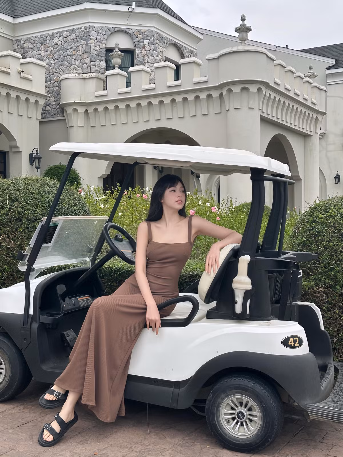 Hoa hậu Thanh Thuỷ tạo dáng ở Thái Lan. Ảnh: FB Huỳnh Thị Thanh Thủy