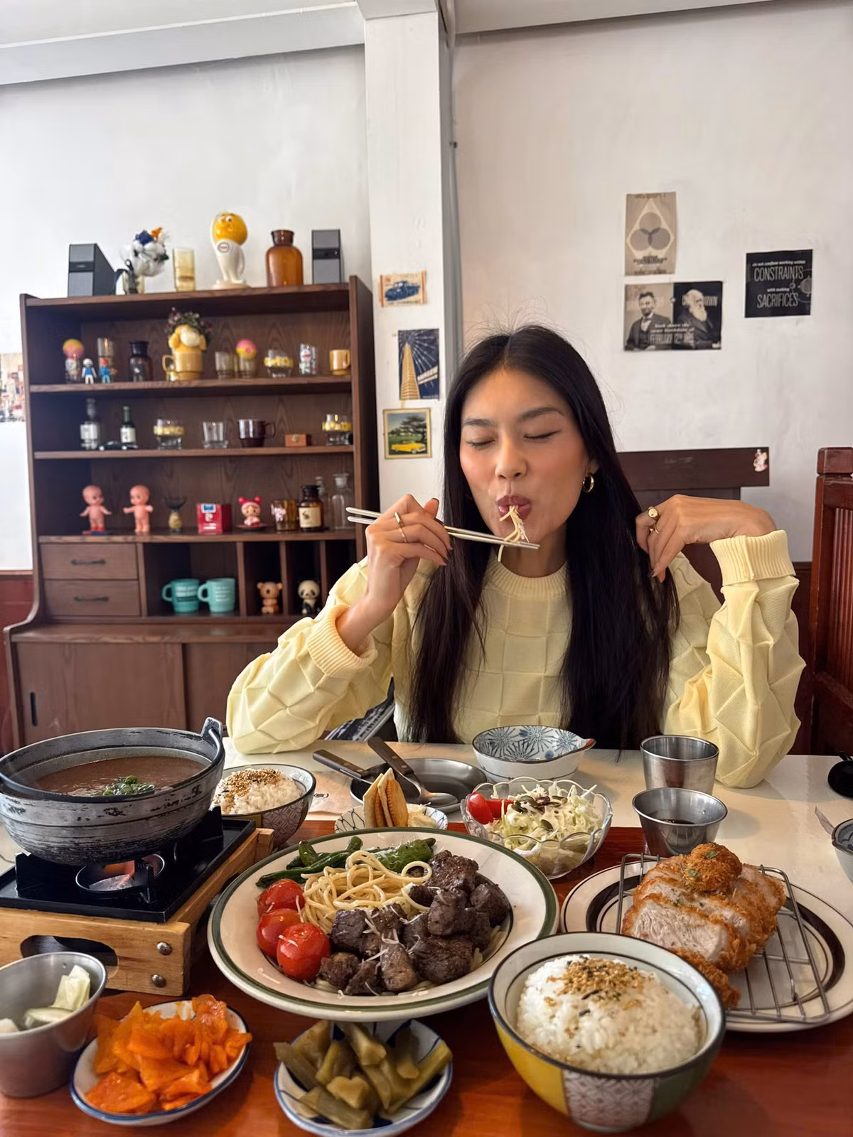 Á hậu Thảo Nhi Lê hào hứng "ăn sập Hàn Quốc". Ảnh: FB Thảo Nhi Lê