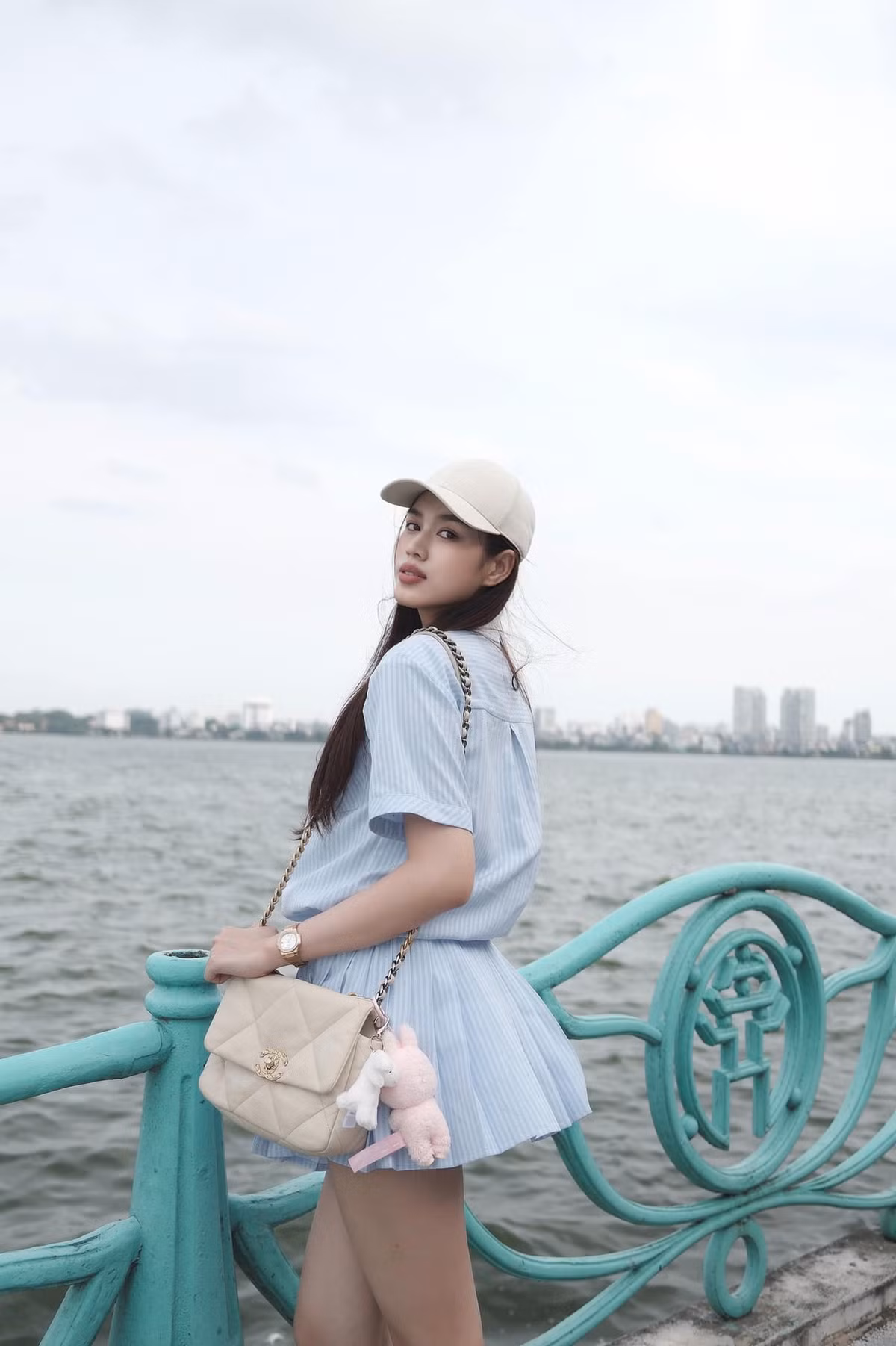 Với phong cách thời trang này, Đỗ Thị Hà không chỉ nhận được nhiều lời khen ngợi từ công chúng mà còn trở thành nguồn cảm hứng cho nhiều bạn trẻ yêu thích thời trang. Ảnh: FB Đỗ Thị Hà