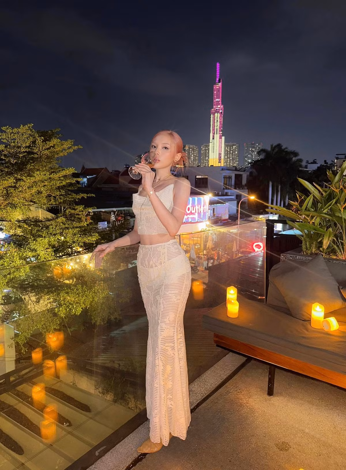Sự tự tin và thần thái quyến rũ của Nguyễn Cao Kỳ Duyên đã giúp cô nàng ghi điểm tuyệt đối trong mắt công chúng và giới mộ điệu thời trang. Ảnh: FB Nguyen Cao Ky Duyen