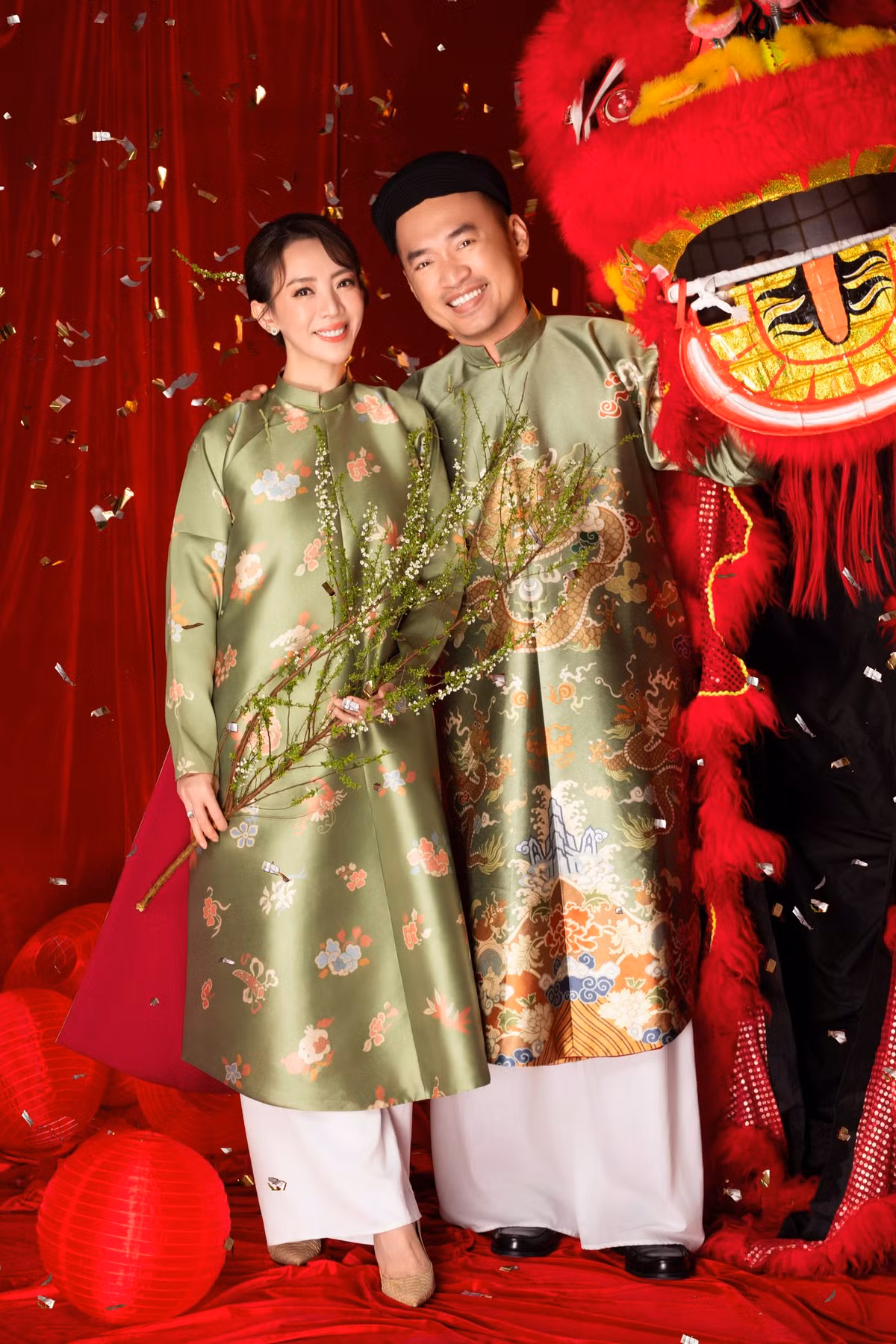 "Gia đình chúng em đã sẵn sàng đón Tết rồi nè mọi người ơi!", diễn viên Thu Trang chia sẻ. Ảnh: FB Tiến Luật