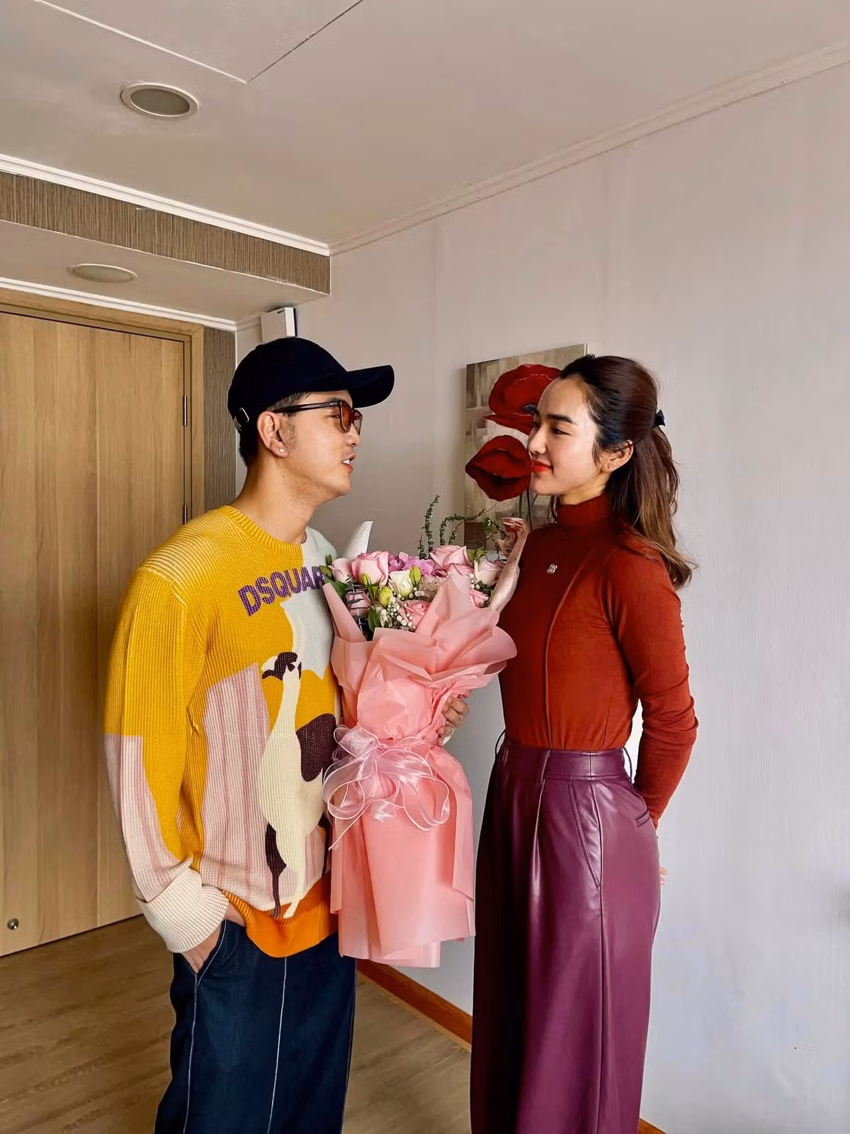 Nam ca sĩ được nhận xét là người chồng, người cha ân cần, chiều chuộng và yêu thương vợ con. Ảnh: FB Ưng Hoàng Phúc