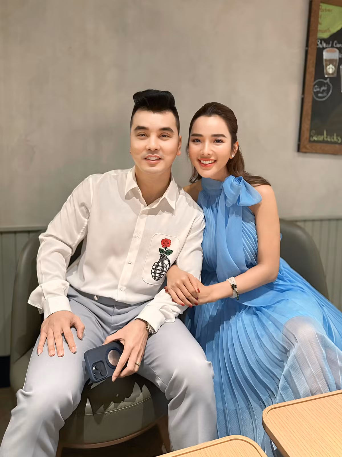 Hình ảnh Ưng Hoàng Phúc bên bà xã xinh đẹp. Ảnh: FB Ưng Hoàng Phúc
