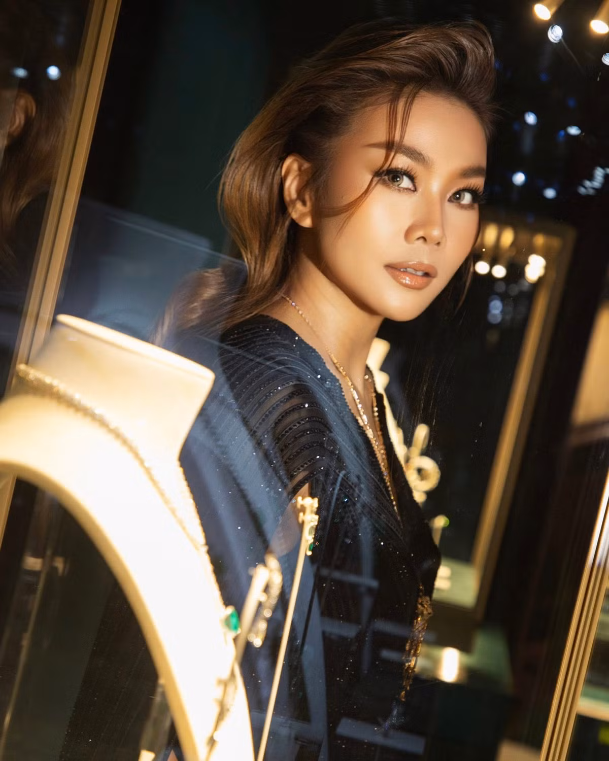 Thanh Hằng khoác lên mình một thiết kế với khí chất sang trọng khi dự sự kiện. Ảnh: FB Thanh Hằng