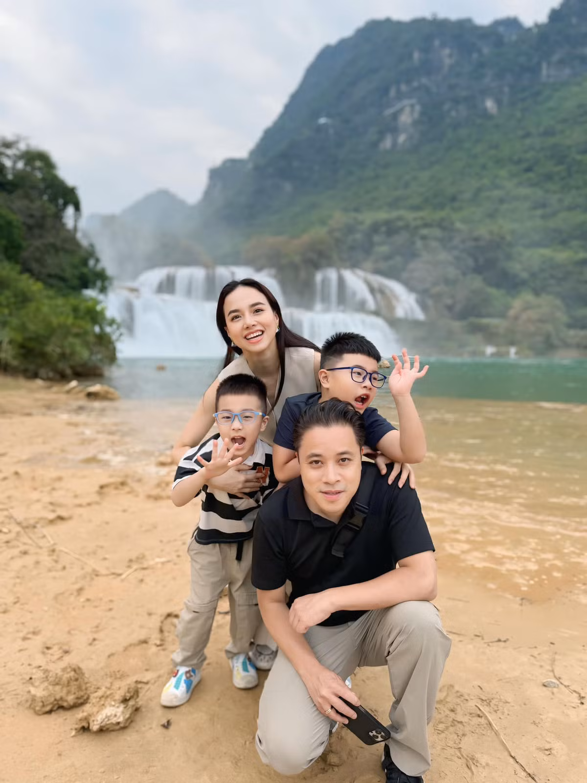 Vợ của Victor Vũ - Đinh Ngọc Diệp từng là diễn viên nổi tiếng trước khi chuyển hướng sang lĩnh vực sản xuất phim. Ảnh: FB Victor Vu