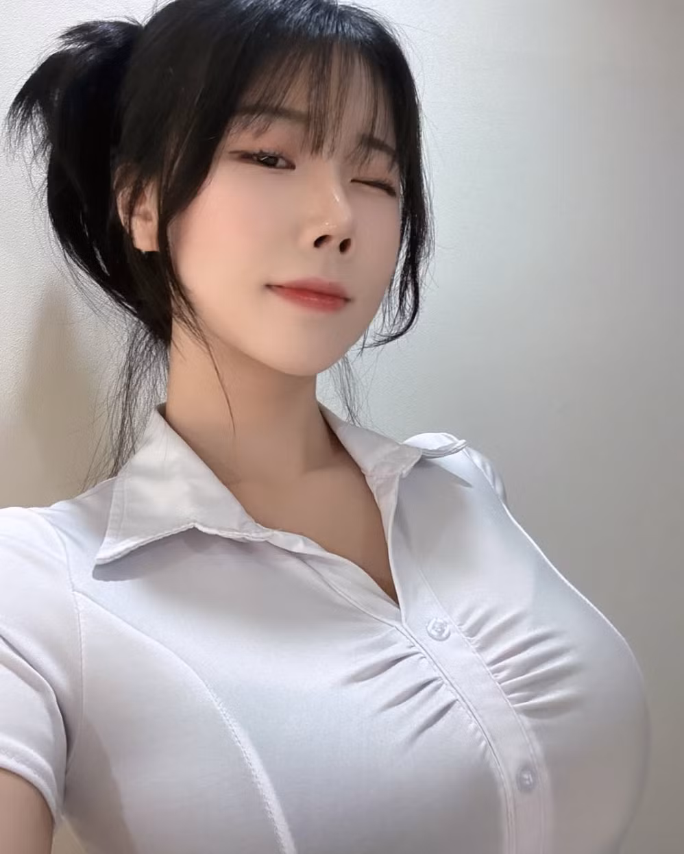  Mỹ nhân Hàn Quốc tên Jyeoning nổi tiếng với vẻ gợi cảm và mái tóc ngắn độc đáo.
