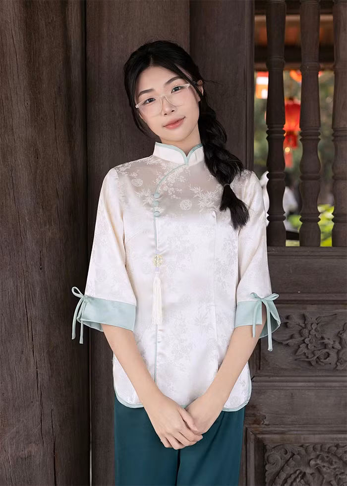 Mới 13 tuổi nhưng Bông (tên ở nhà của con gái Hồng Diễm) đã cao 1m67. (Ảnh: FB Hồng Diễm)