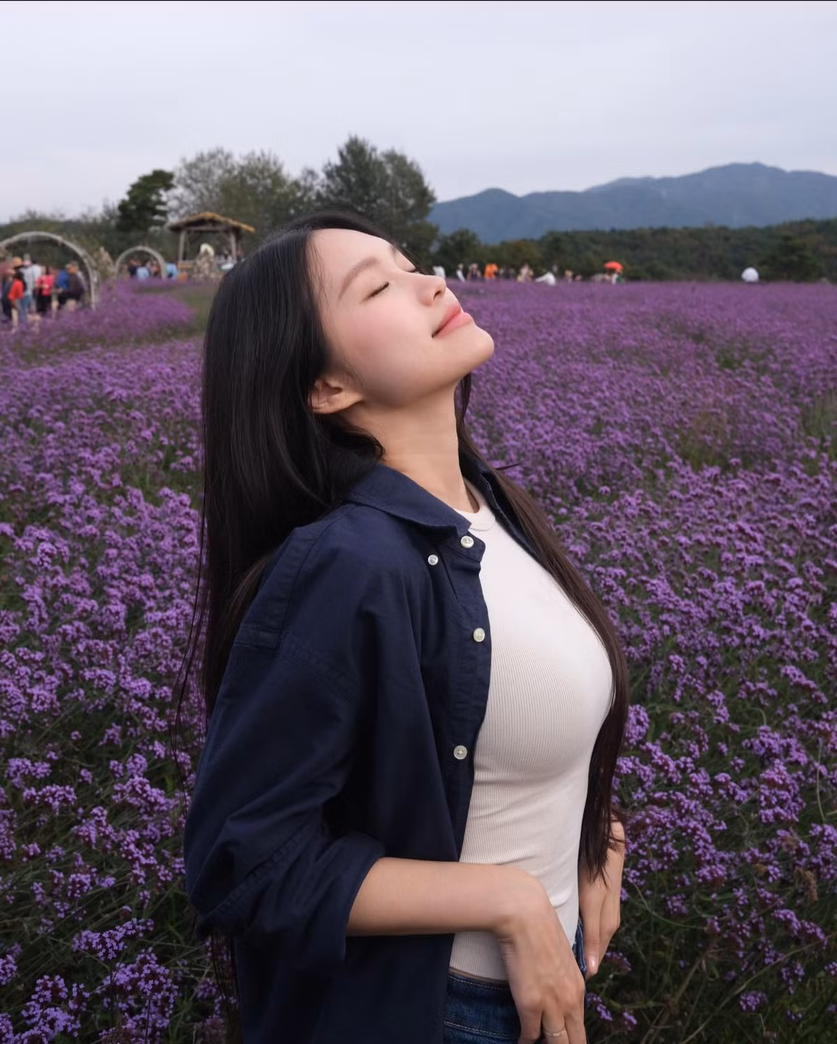 Hình ảnh cô nàng xinh đẹp, dịu dàng bên cạnh chàng cầu thủ điển trai đã khiến nhiều người ngưỡng mộ. Ảnh: FB Doan Hai My