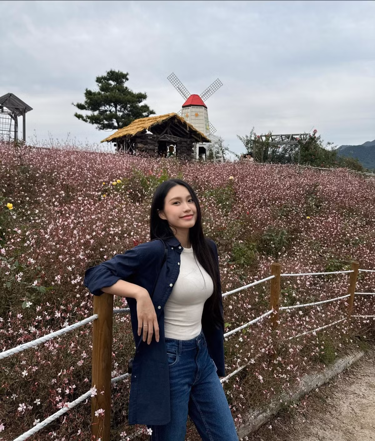 Gu thời trang của Doãn Hải My cũng ngày càng được đánh giá cao. Cô lựa chọn những bộ cánh phù hợp với vóc dáng, tôn lên vẻ đẹp thanh lịch. Ảnh: FB Doan Hai My