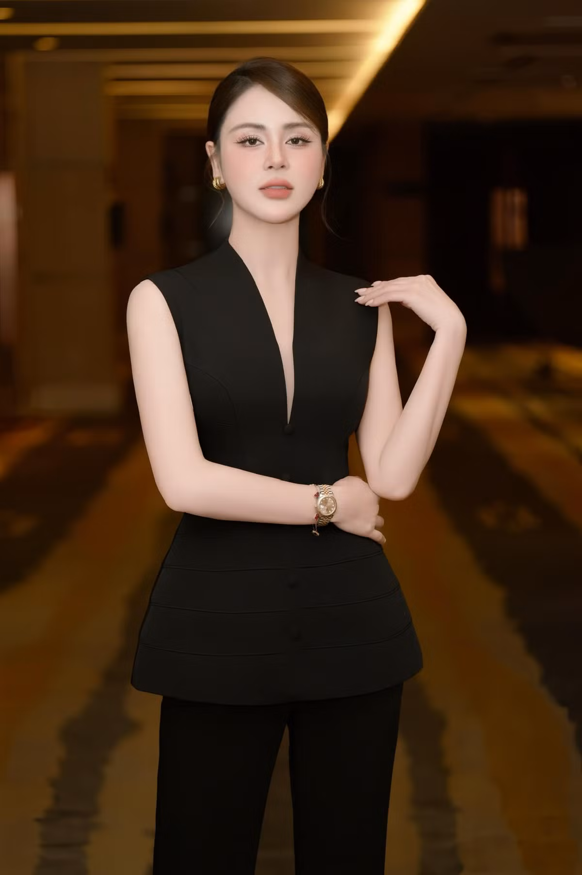 "Ngoài đời em đẹp một kiểu. Trên mạng em đẹp một kiểu khác!", diễn viên Lương Thu Trang tự nhận xét về vẻ đẹp bản thân. Ảnh: FB Lương Thu Trang