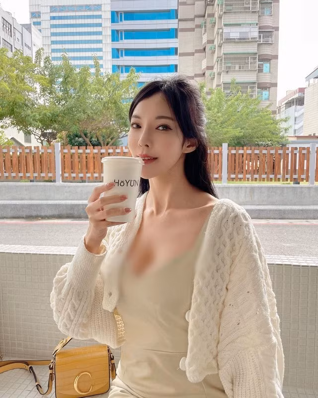 Từng bị chỉ trích là cố tình hở hang để lôi kéo sự chú ý của dư luận nhưng hot girl tỏ vẻ không quan tâm. Ảnh: IGNV