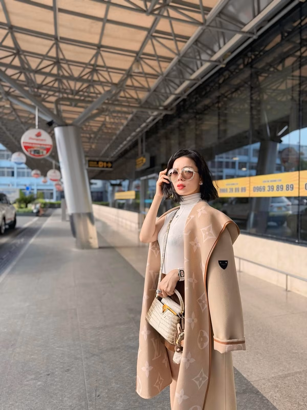 Lệ Quyên có nhiều mẫu túi xách đến từ các thương hiệu xa xỉ như Hermès, Dior, Louis Vuitton. Ảnh: FB Lệ Quyên