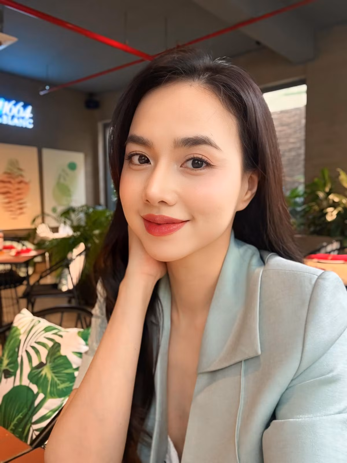 "Gương mặt bánh trôi nước vậy mà chồng còn chê gầy", Đinh Ngọc Diệp tâm sự. Ảnh: FB Dinh Ngoc Diep