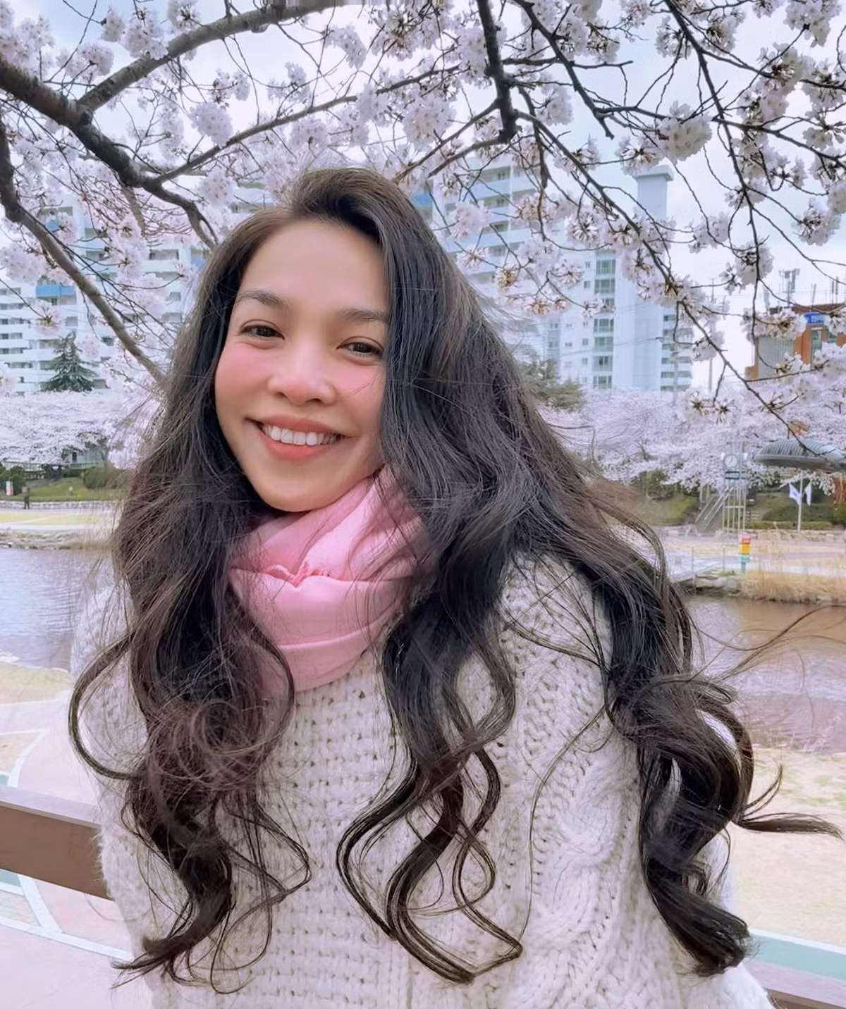 Ca sĩ Hiền Thục khoe vẻ trẻ trung với mái tóc xoăn bồng bềnh. Ảnh: FB Hien Thuc