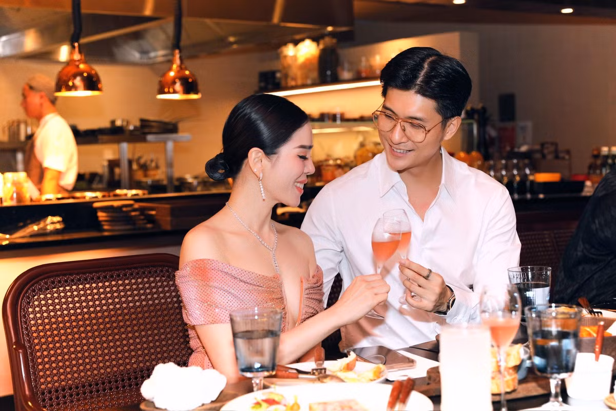 Lệ Quyên được tình trẻ tổ chức tiệc sinh nhật vô cùng lãng mạn. Ảnh: FB Lệ Quyên