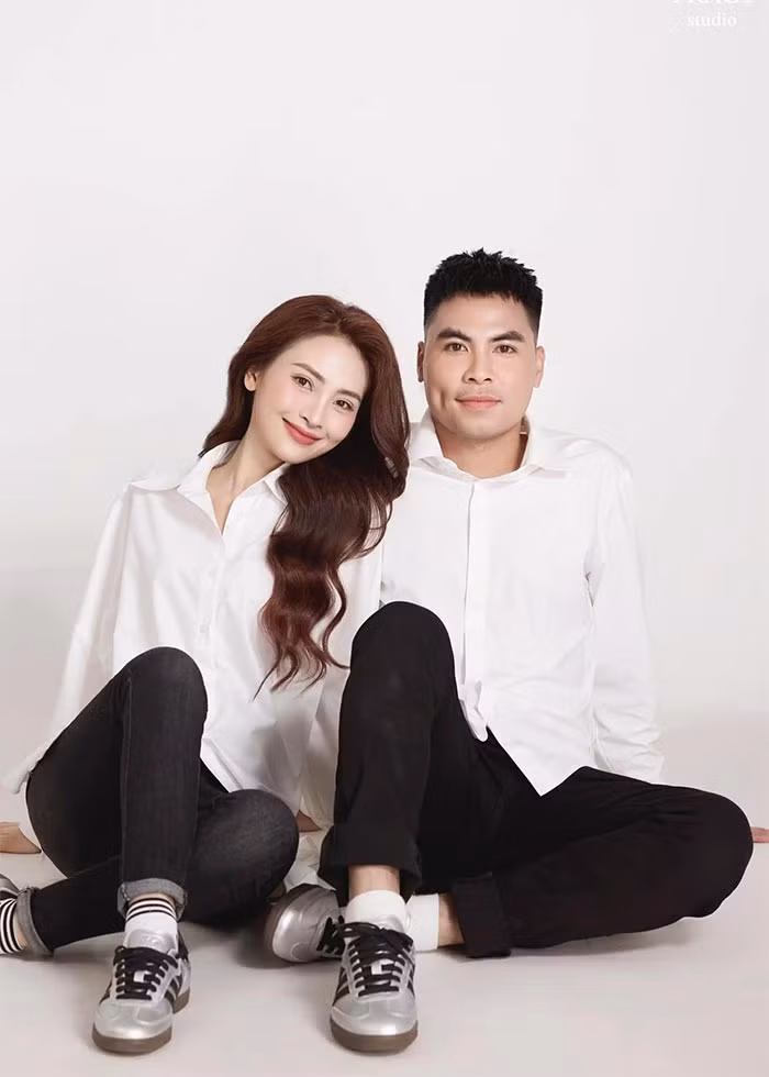 Phạm Đức Huy sinh năm 1995, là một trong những tiền vệ tài năng của bóng đá Việt Nam. Đây là lần đầu tiên Đức Huy công khai bạn gái. (Ảnh: FB Nguyễn Huyền Trang)