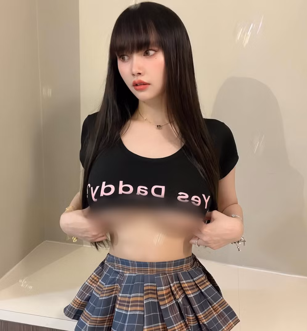  Mỹ nhân này nổi tiếng với làn da trắng nõn nà và đôi mắt to tròn, gương mặt xinh đẹp ngọt ngào, quyến rũ.