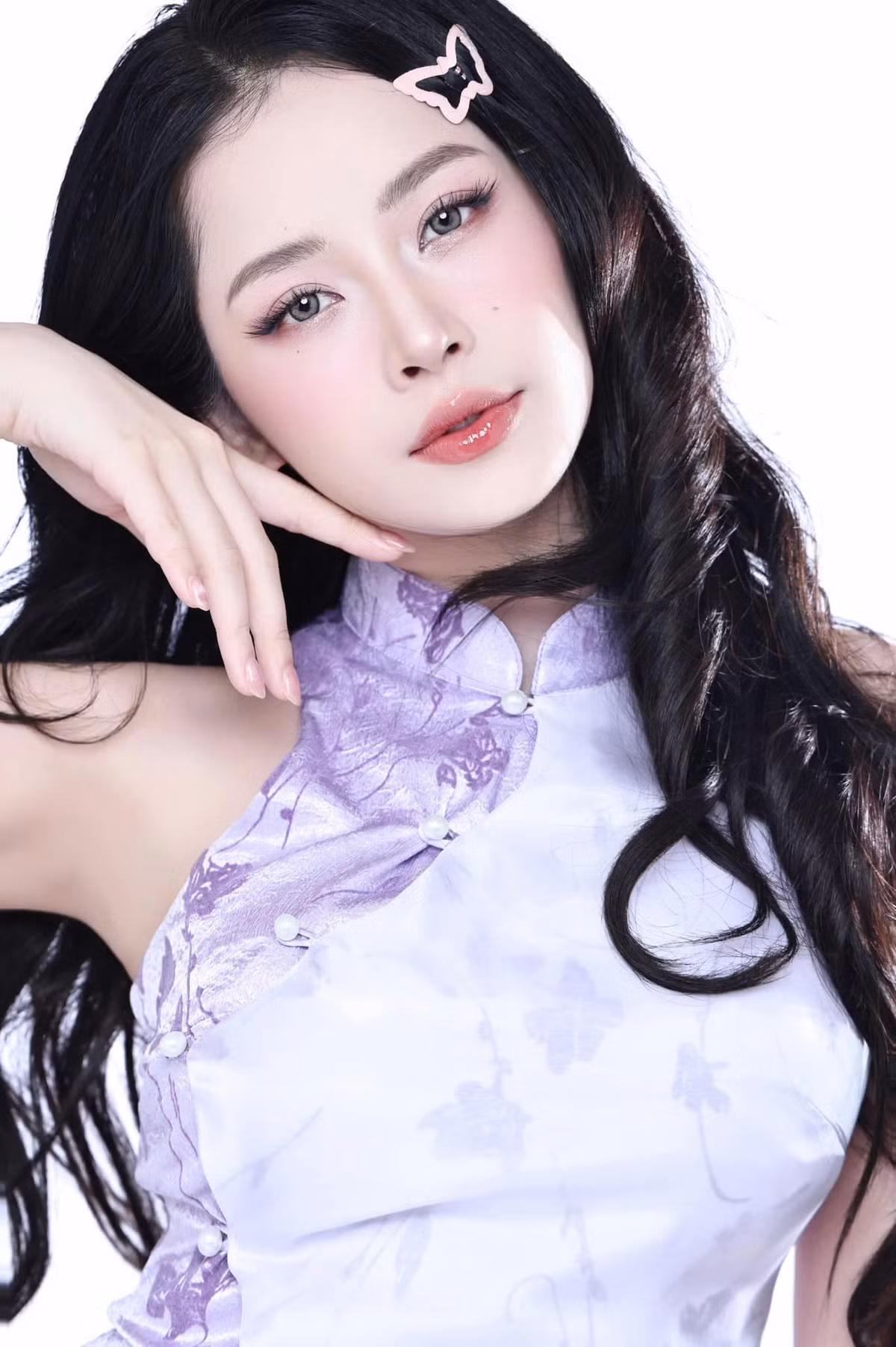 Sau hơn một năm đồng hành, Chi Pu cùng công ty quản lý thống nhất thay đổi hình thức hợp tác từ quản lý nghệ sĩ thành khai thác thương mại. Ảnh: FB Chi Pu