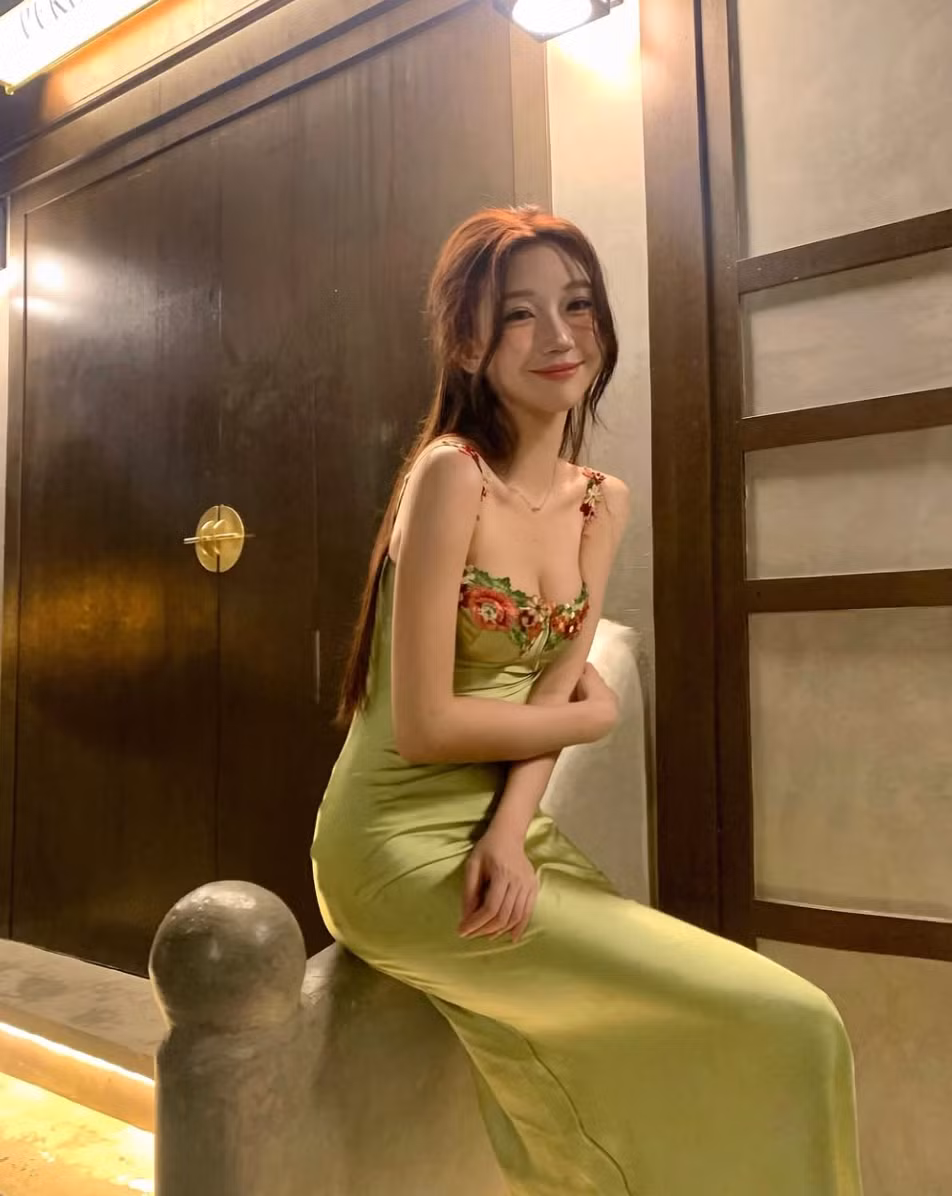 Khác với hình ảnh trong sáng thường thấy, phong cách thời trang của Ellen lại là sự pha trộn táo bạo giữa nét gợi cảm, cá tính và đôi khi là những thử nghiệm phá cách.
