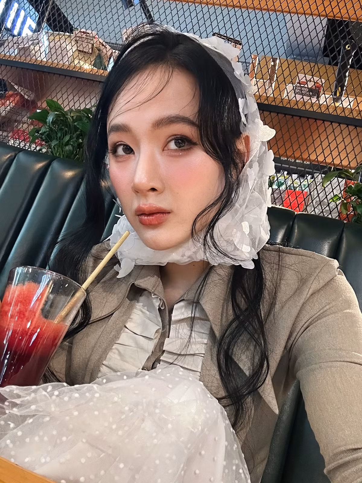 Từng là "nữ hoàng thảm đỏ", thường xuyên xuất hiện với phong cách gây sốc nhưng cho đến hiện tại, Angela Phương Trinh không còn hoạt động showbiz mà tập trung việc kinh doanh. Ảnh: FB Angela Phương Trinh