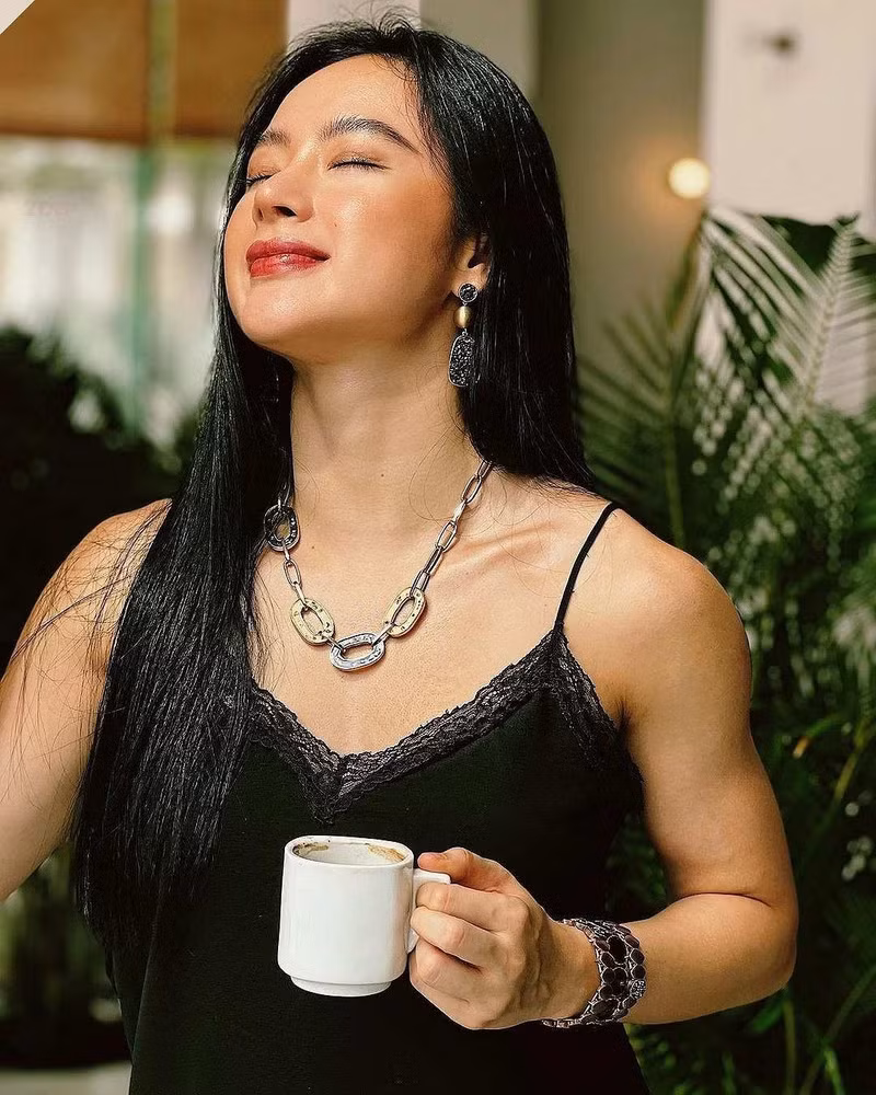 Để có được body cơ bắp cuồn cuộn, bờ vai vạm vỡ không thua kém gì nam giới, “bà mẹ nhí” đã phải rất nỗ lực. Ảnh: FB Angela Phương Trinh