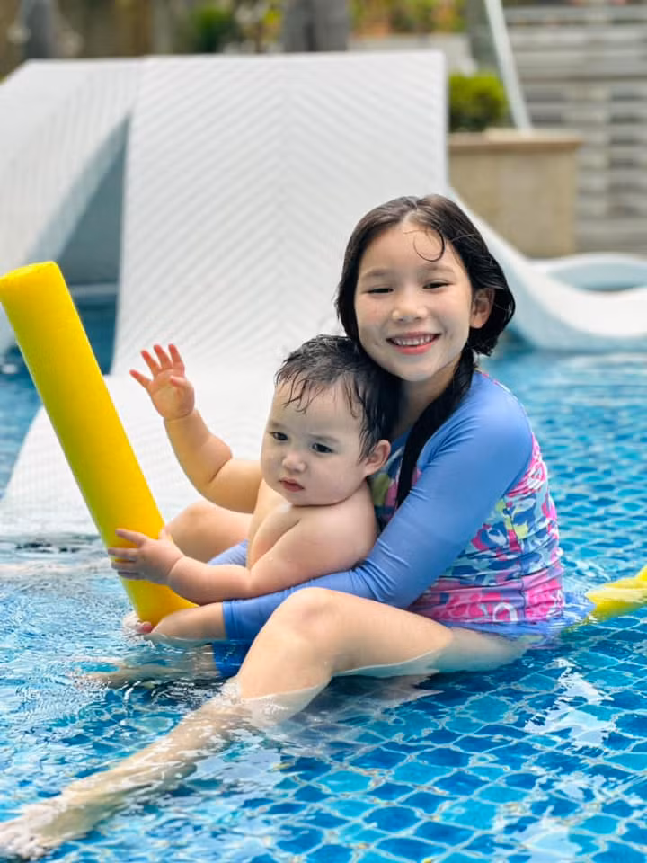 Siêu mẫu Hà Anh khoe hình ảnh hai con. Ảnh: FB Ha Anh Vu