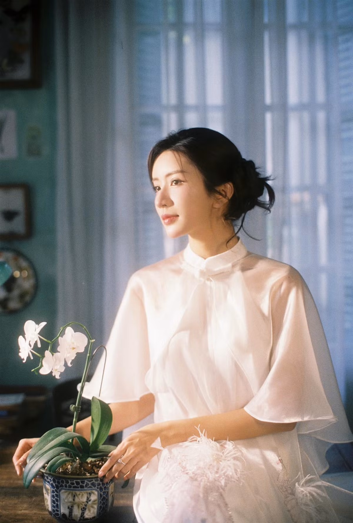 Diễn viên Ngọc Huyền chụp ảnh áo dài trước thềm Tết Nguyên đán. Ảnh: FB Nguyễn Ngọc Huyền