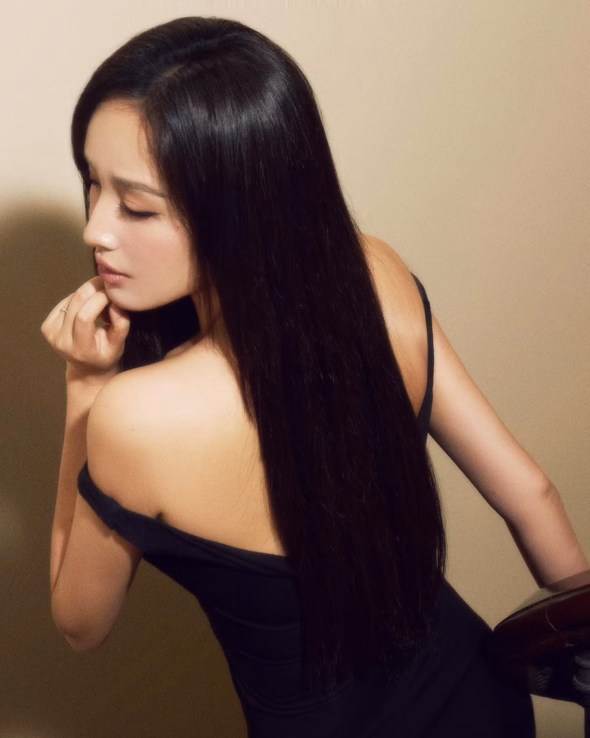 Hoa hậu Mai Phương Thúy đăng ảnh mặc váy đen cut out sexy. Ảnh: FB Mai Phuong Thuy