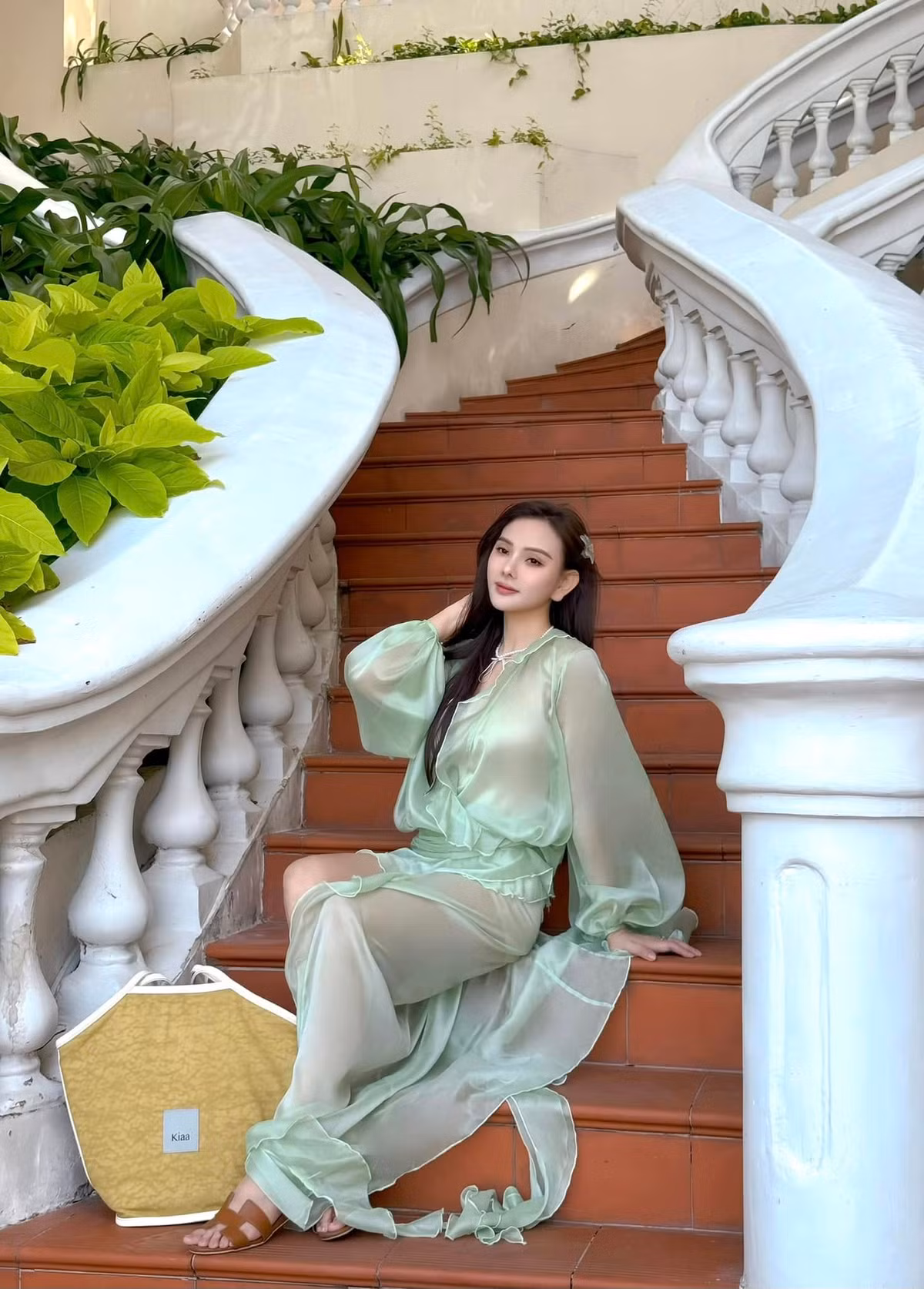 Ca sĩ Thu Thuỷ khoe sắc vóc trẻ đẹp trong chuyến du lịch Vũng Tàu. Ảnh: FB Nguyễn Thu Thuỷ