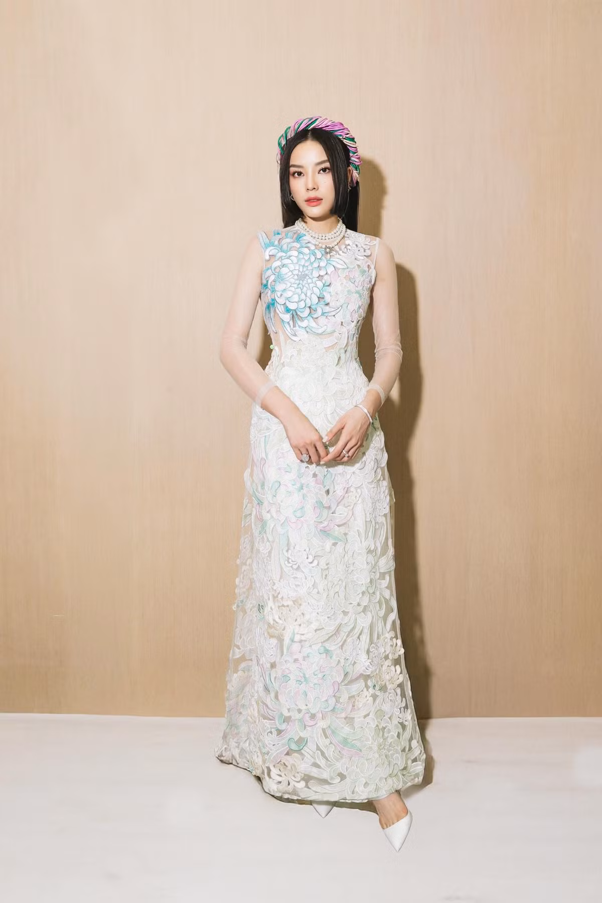 Hoa hậu Kỳ Duyên hỏi fans: "Mọi người có thích Duyên mặc áo dài như thế này không?". Ảnh: FB Nguyen Cao Ky Duyen