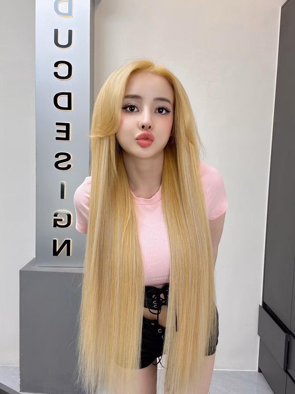 Nhan sắc thời chưa phẫu thuật thẩm mỹ của Ngân 98 gây ngỡ ngàng Nhan sac thoi chua phau thuat tham my cua Ngan 98 gay ngo ngang