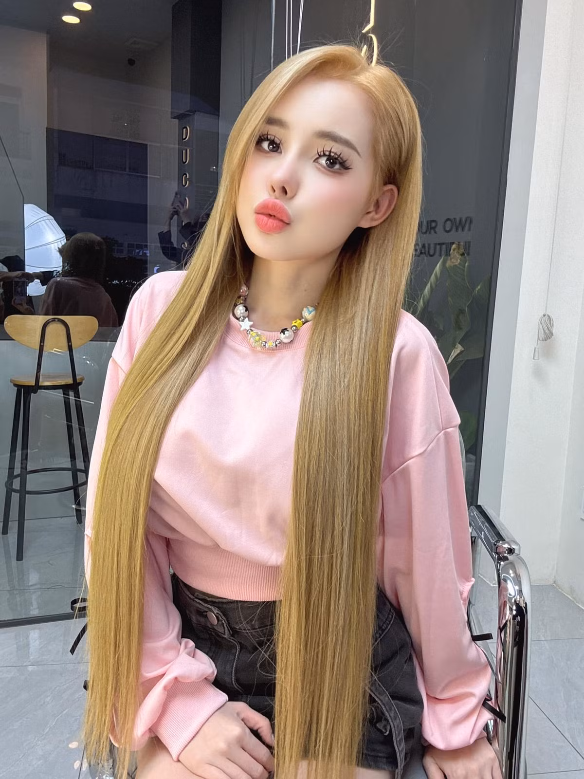 Việc phẫu thuật thẩm mỹ đã giúp Ngân 98 có được vẻ ngoài như mong muốn. Tuy nhiên, nhan sắc của cô cũng thường xuyên là chủ đề gây bàn luận. Ảnh: FB Võ Thị Ngọc Ngân