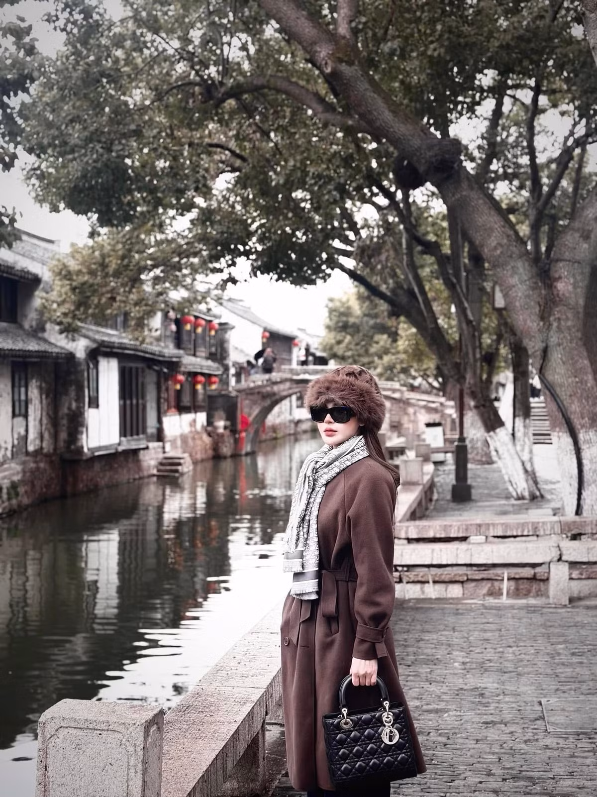 Diễn viên Lương Thu Trang check in trong chuyến đi đến Giang Tô - Trung Quốc. Ảnh: FB Lương Thu Trang