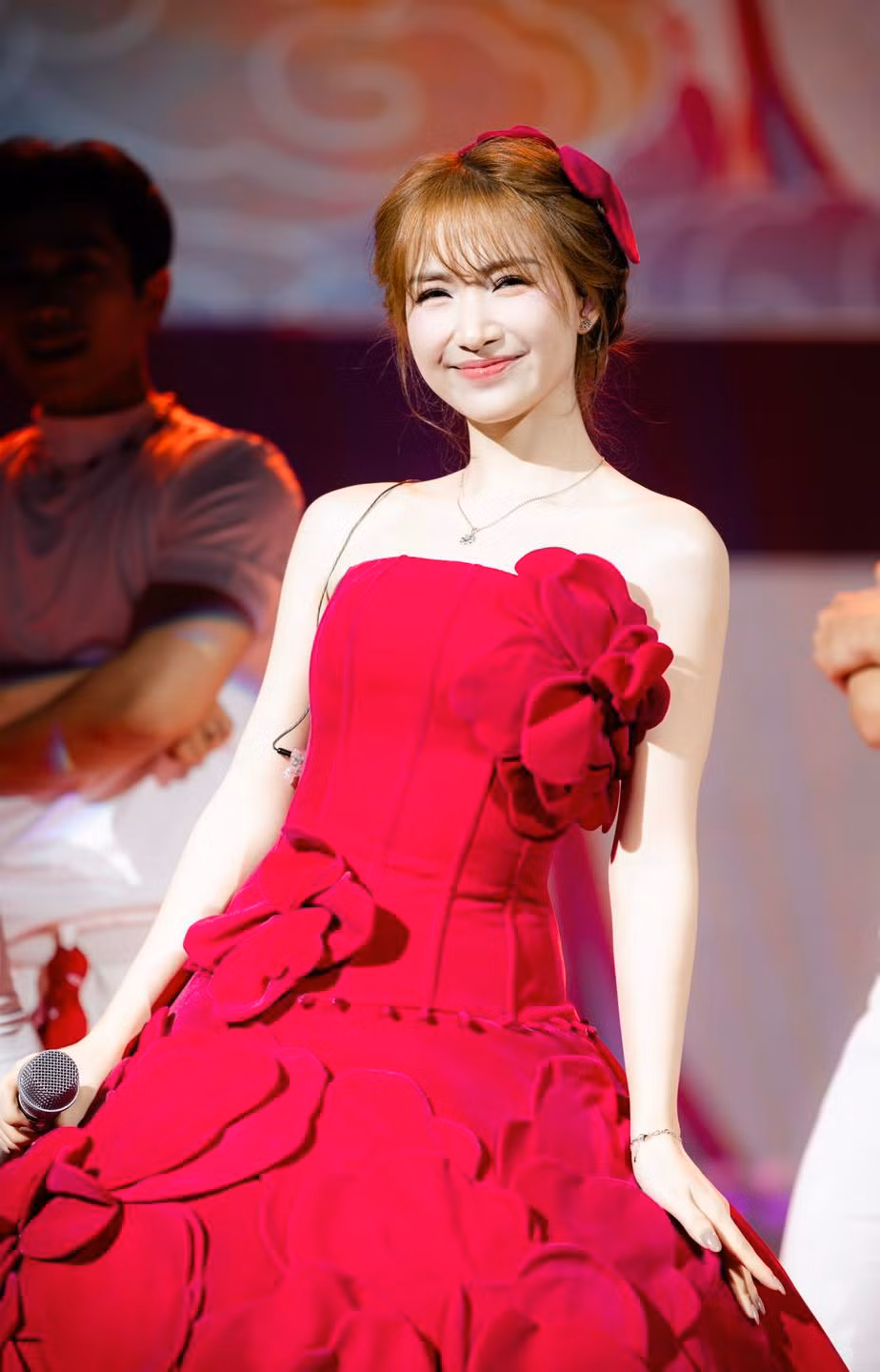 Hiện tại, Hòa Minzy thuộc nhóm ca sĩ nhiều hit, đắt show, được nhiều chương trình truyền hình thực tế và nhãn hàng săn đón. Ảnh: FB Hoà Minzy