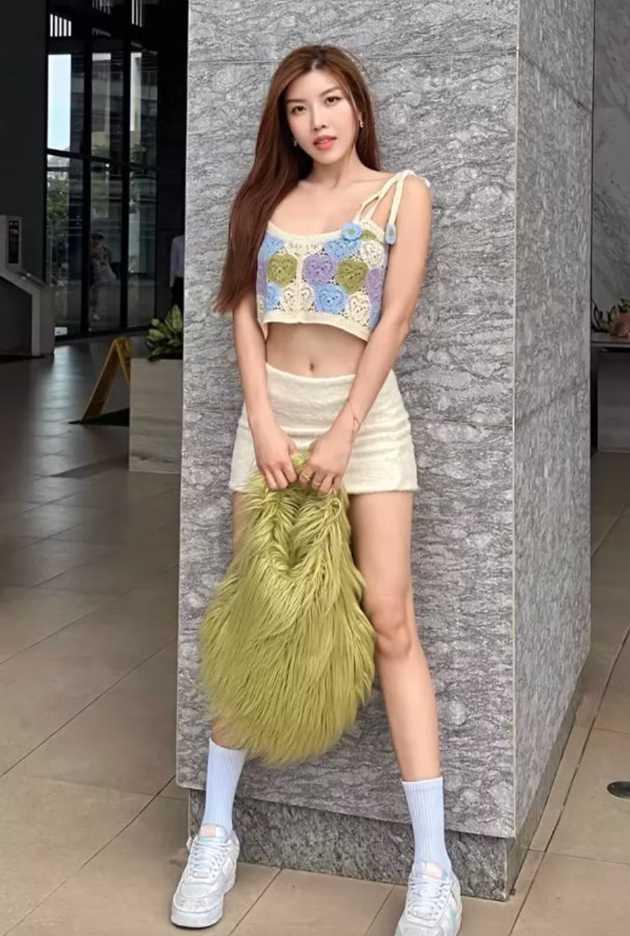 Cô vẫn giữ vững được phong cách riêng biệt của mình. Không hề chạy theo xu hướng hay cố gắng làm những điều khác biệt chỉ để gây chú ý. Ảnh: FB Trang Phap