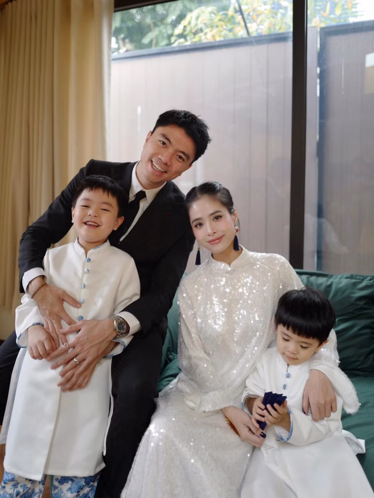 Kiều Anh được ông xã yêu thương, chiều chuộng, đưa đi du lịch, chơi golf và mua tặng đồ hiệu đắt tiền. Ảnh: FB Nguyen Kieu Anh