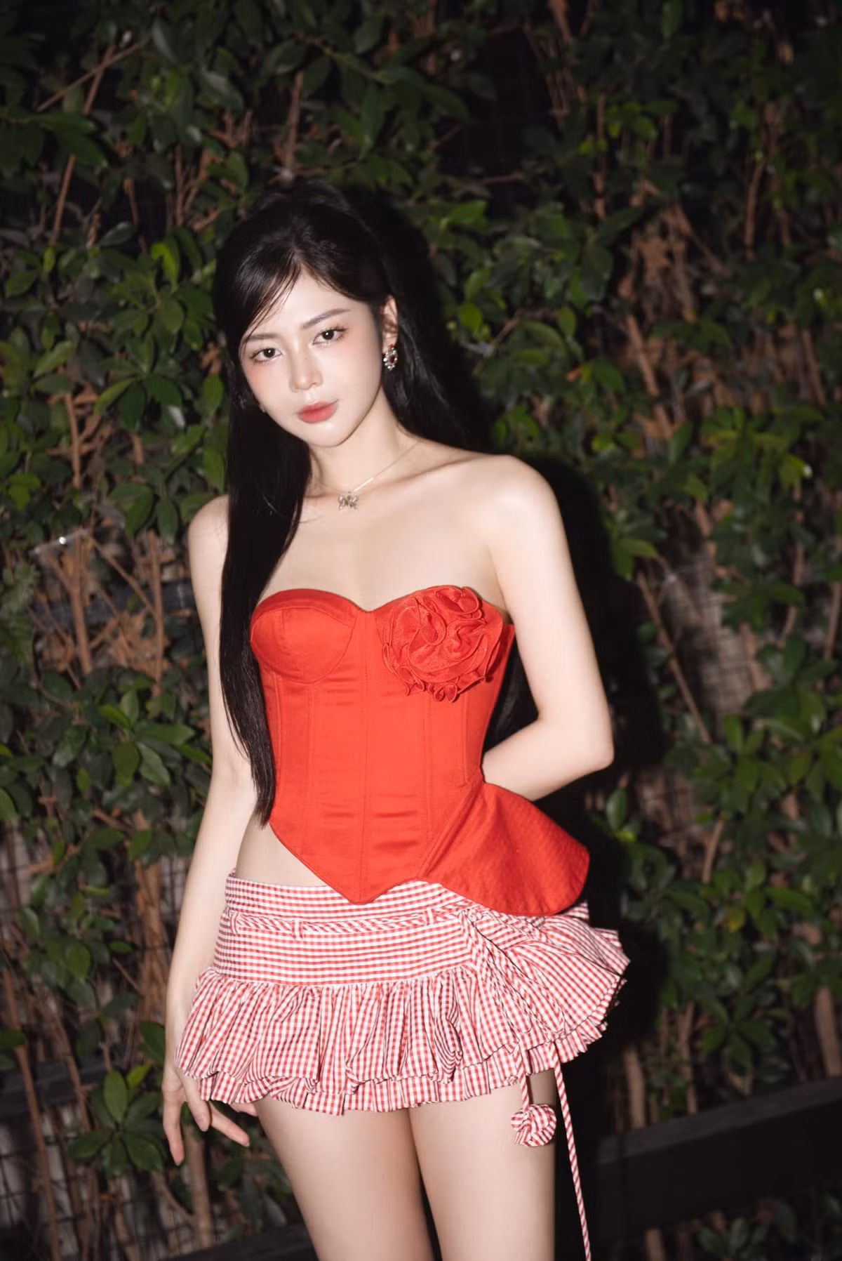 Một số người hâm mộ khen ngợi nữ ca sĩ có gương mặt "như búp bê", "ăn gian tuổi thật", "gợi nhớ thần tượng Hàn Quốc"... Ảnh: FB Liz Kim Cương